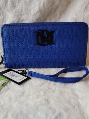 NWT Badgley Mischka Electric Blue Quilted Wristlet w/ Phone Holder